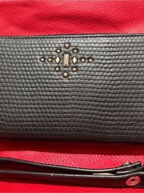 thirty-one all about the Benjamins black Textured Wallet including strap